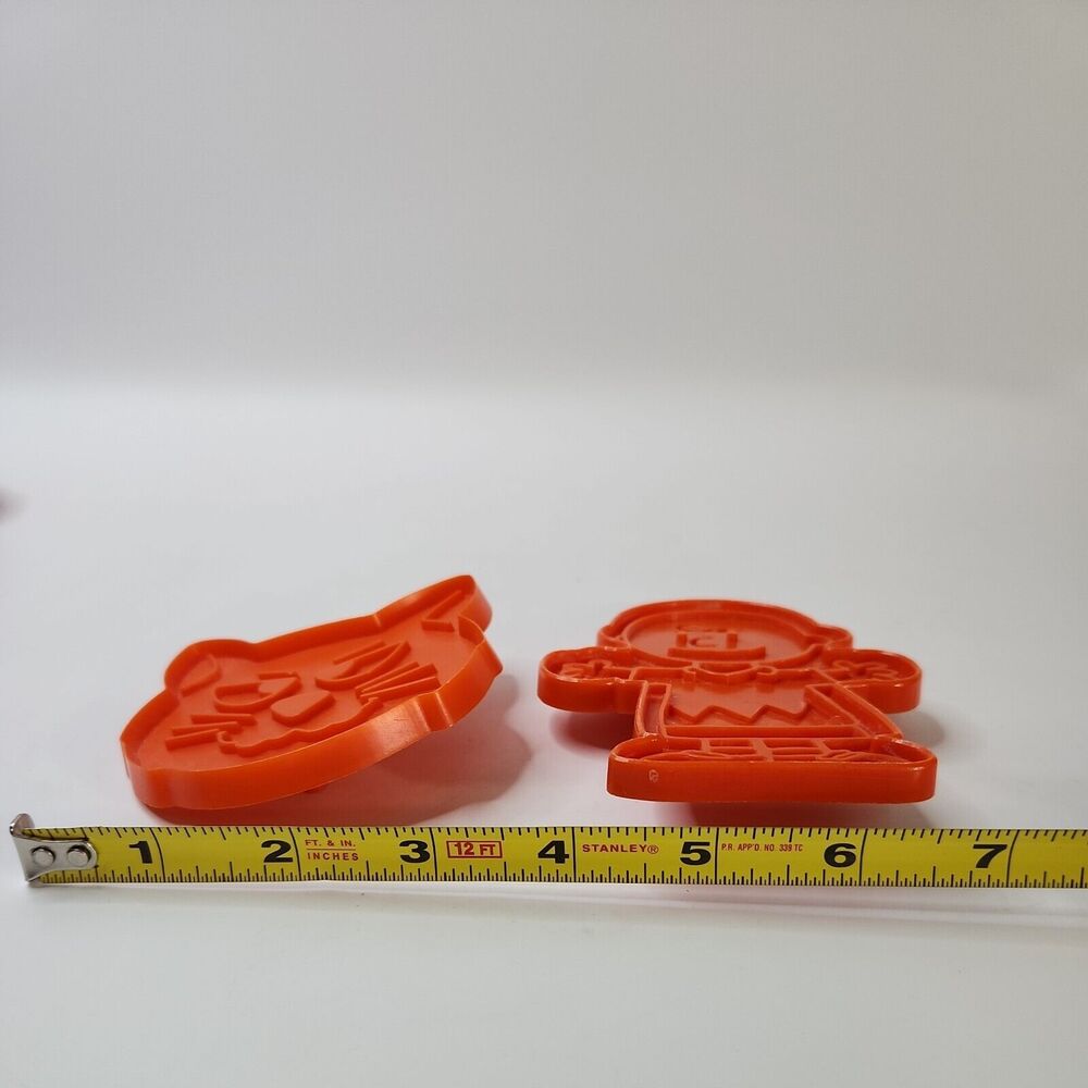 Vintage Hallmark Cookie Cutters Lot 2 Charlie Brown, Angry Halloween cat face - Picture 6 of 6